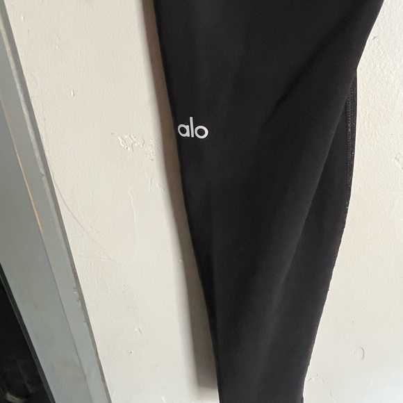 ALO Yoga work out pants. Size large. Asymmetrical stripes. - Picture 4 of 6